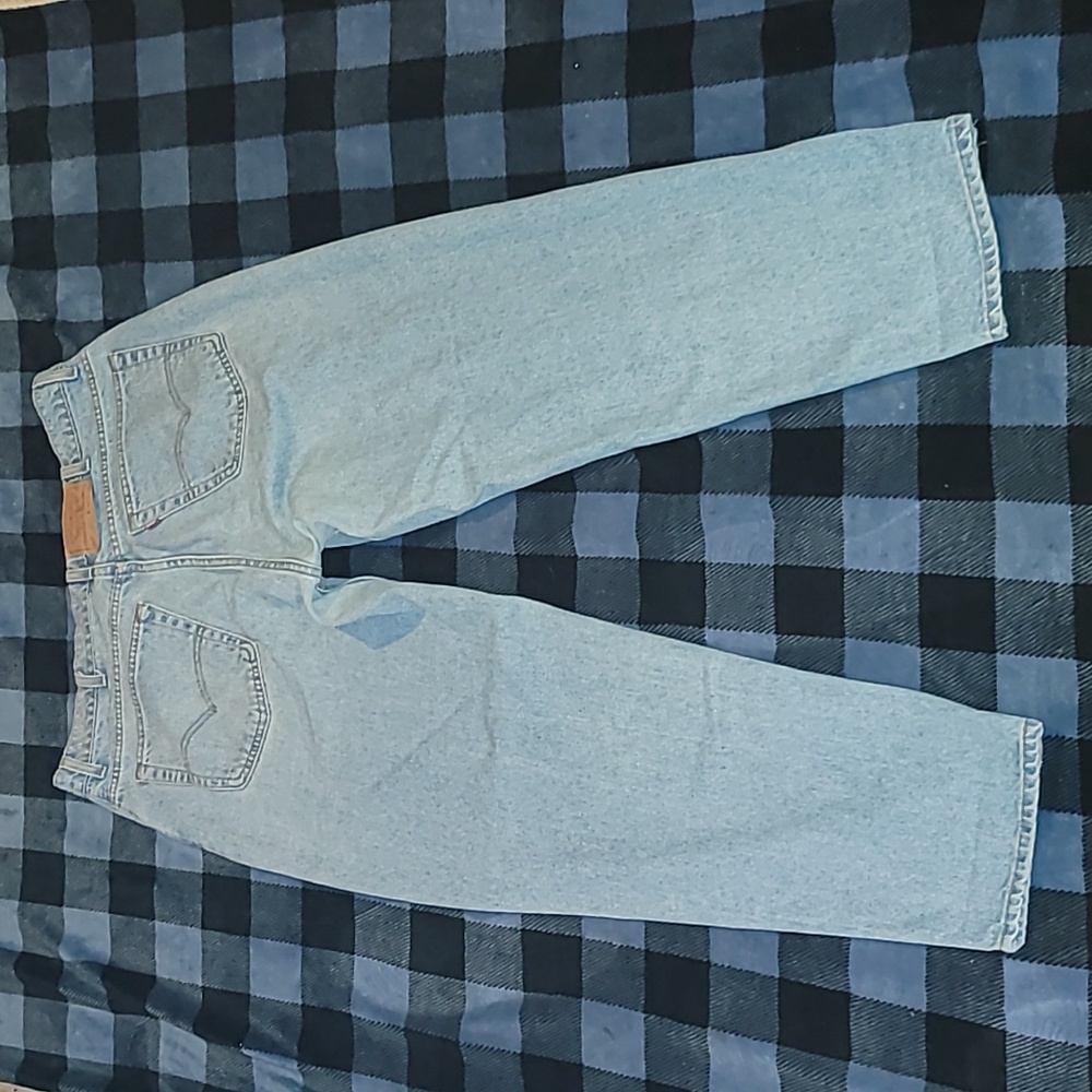 Vintage. Made in USA. Levi's 560. Loose-fit, tapered. Men's size w38 l30